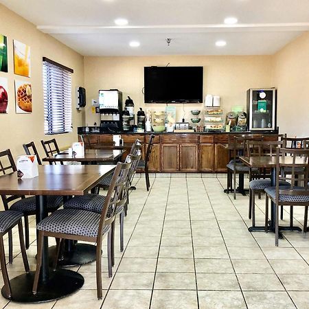 Quality Inn I-70 At Wanamaker Топика Екстериор снимка