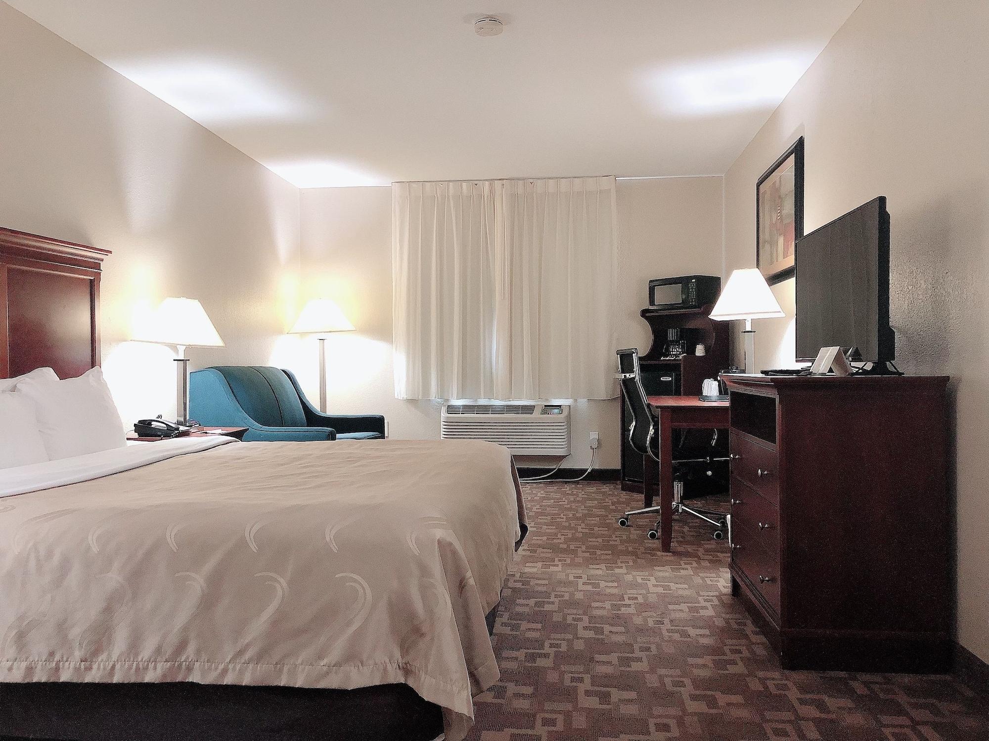 Quality Inn I-70 At Wanamaker Топика Екстериор снимка