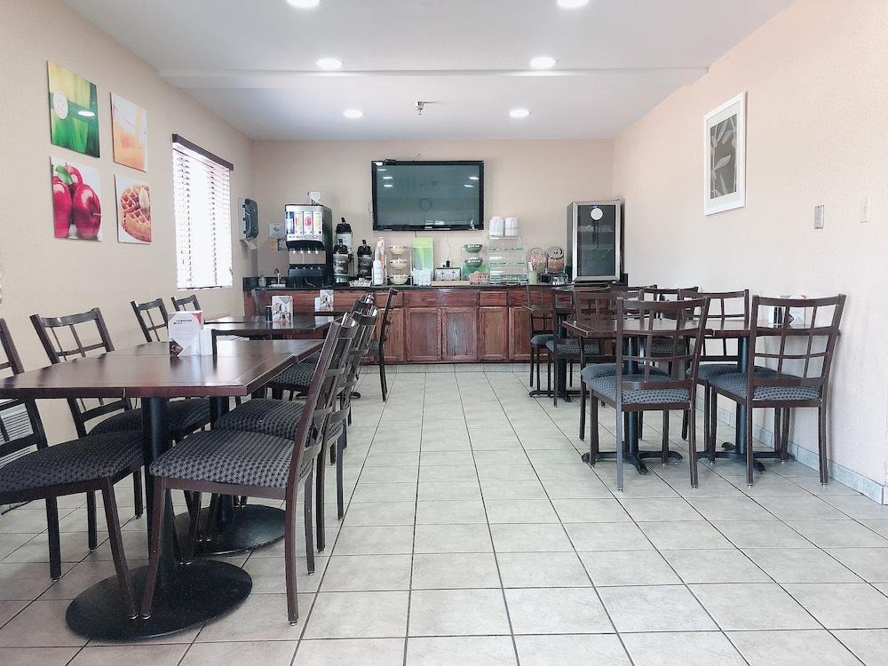 Quality Inn I-70 At Wanamaker Топика Екстериор снимка