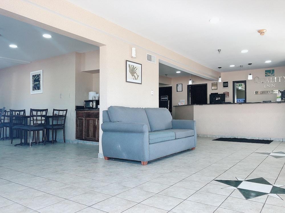 Quality Inn I-70 At Wanamaker Топика Екстериор снимка