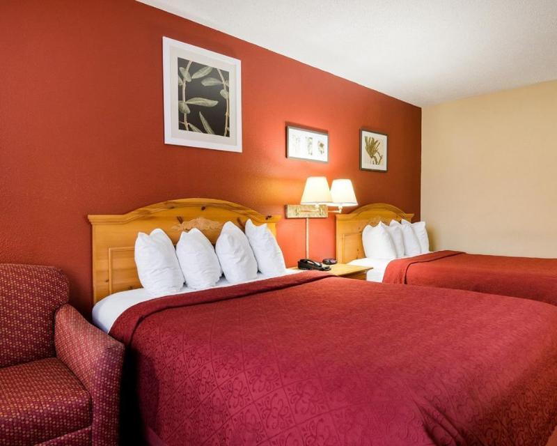 Quality Inn I-70 At Wanamaker Топика Екстериор снимка