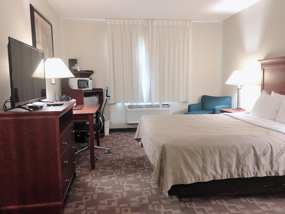 Quality Inn I-70 At Wanamaker Топика Екстериор снимка