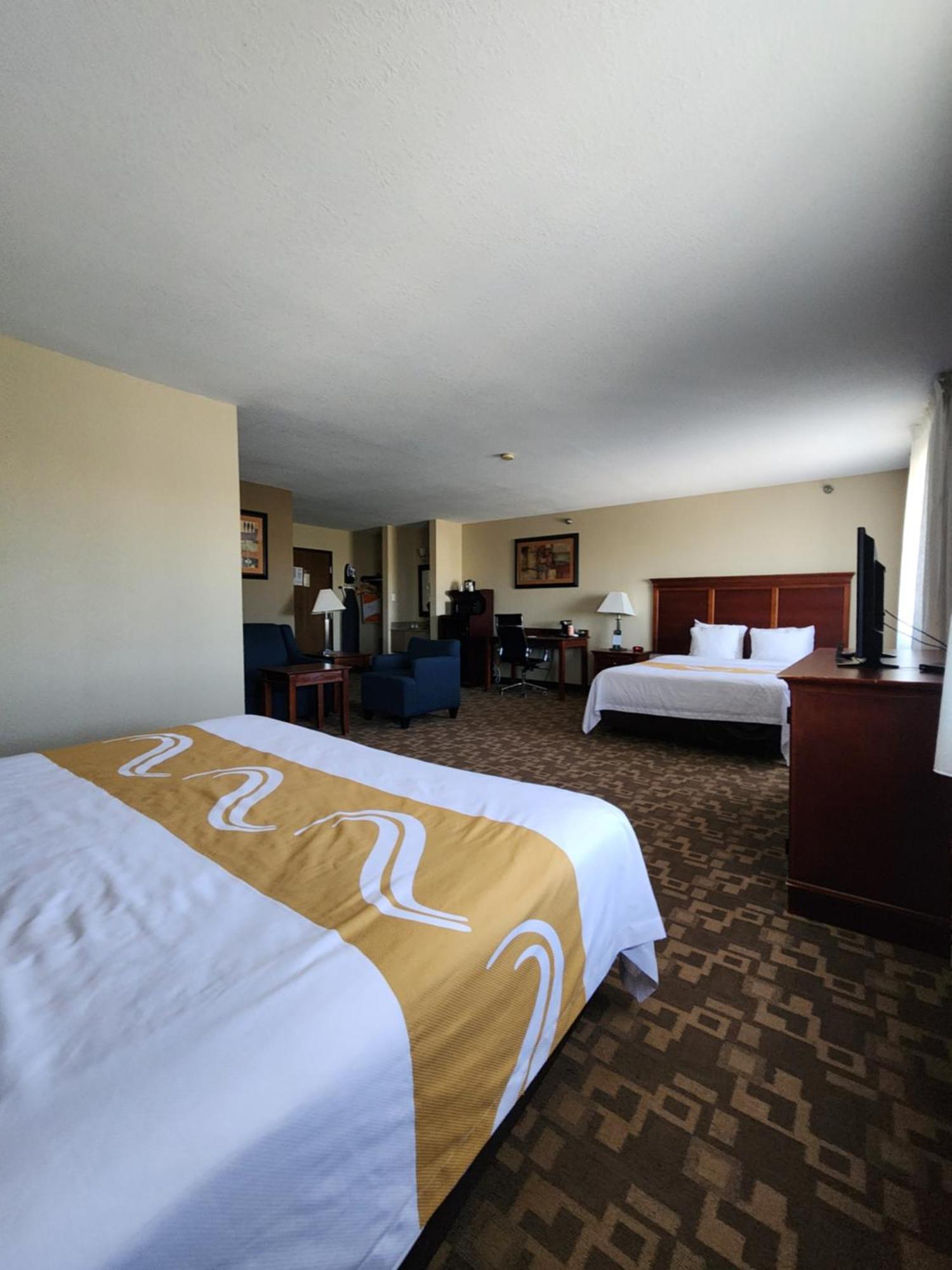 Quality Inn I-70 At Wanamaker Топика Екстериор снимка