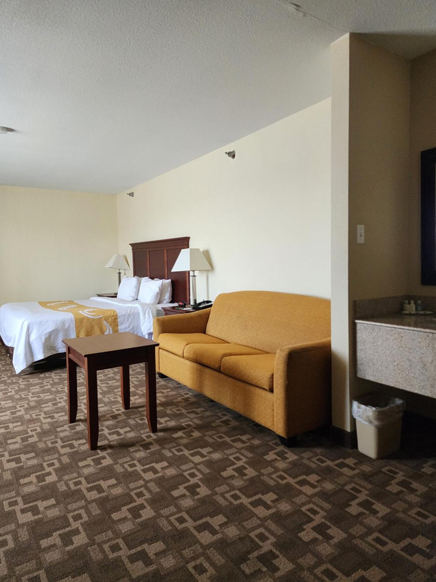 Quality Inn I-70 At Wanamaker Топика Екстериор снимка