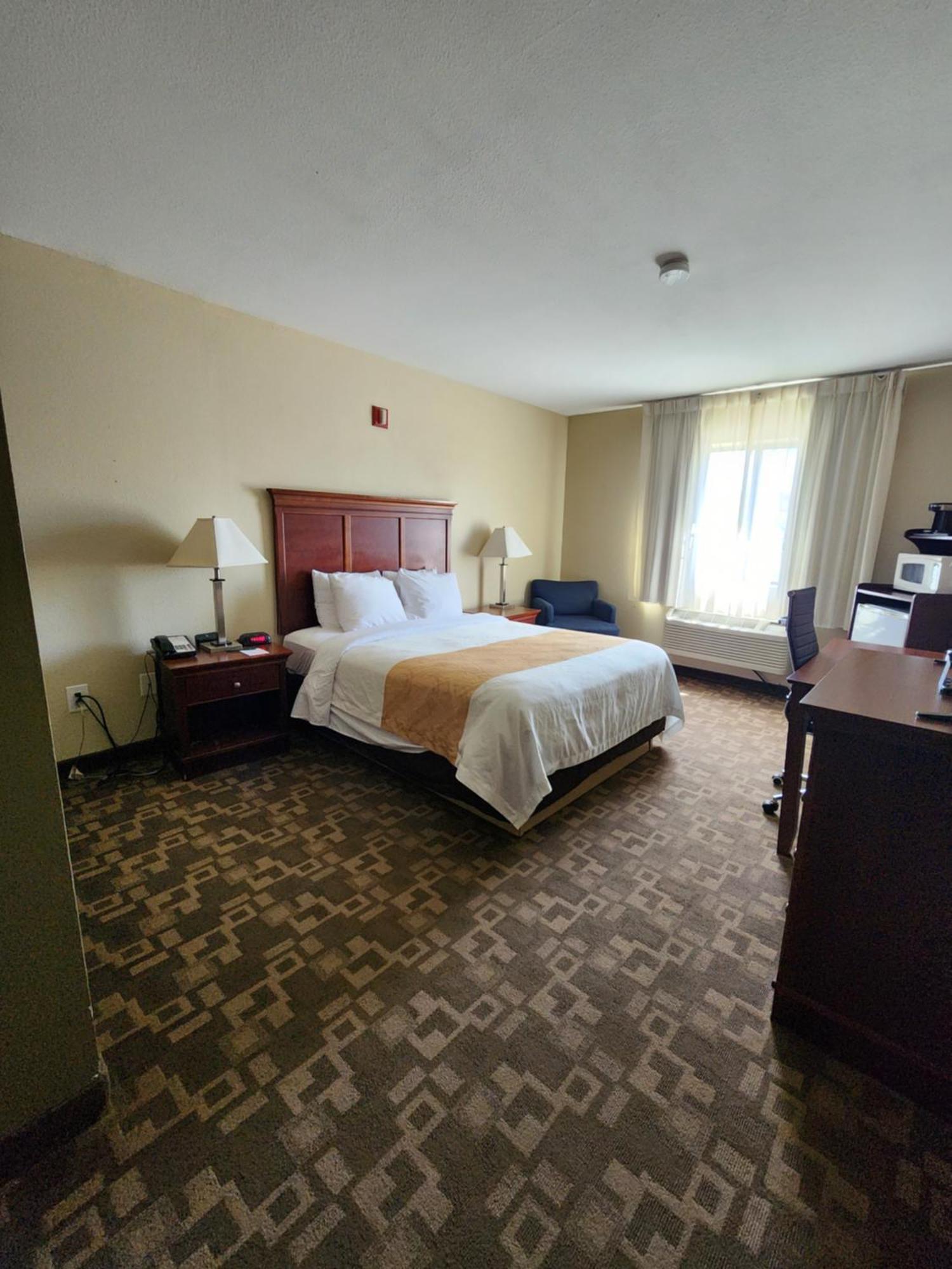 Quality Inn I-70 At Wanamaker Топика Екстериор снимка