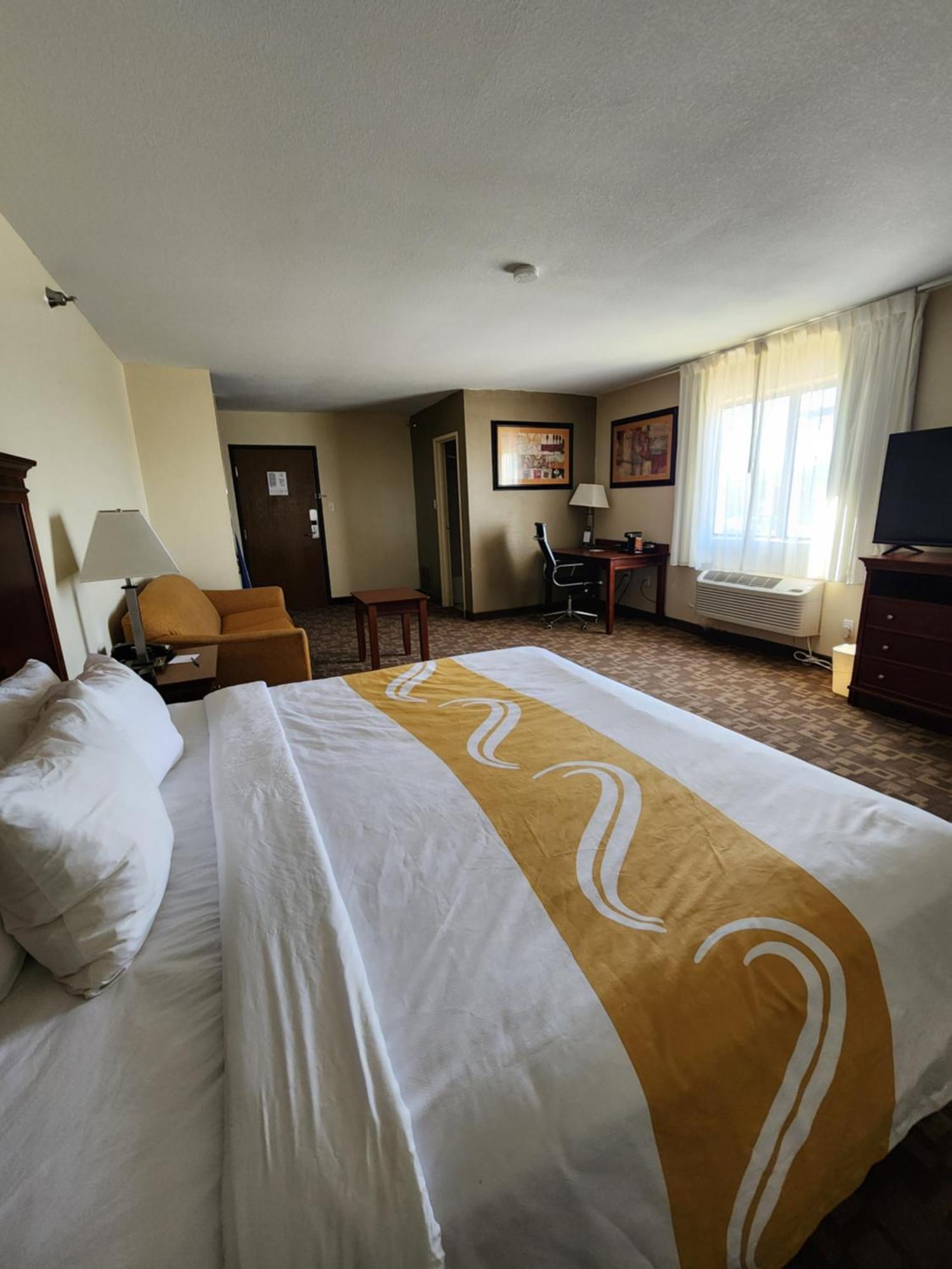 Quality Inn I-70 At Wanamaker Топика Екстериор снимка