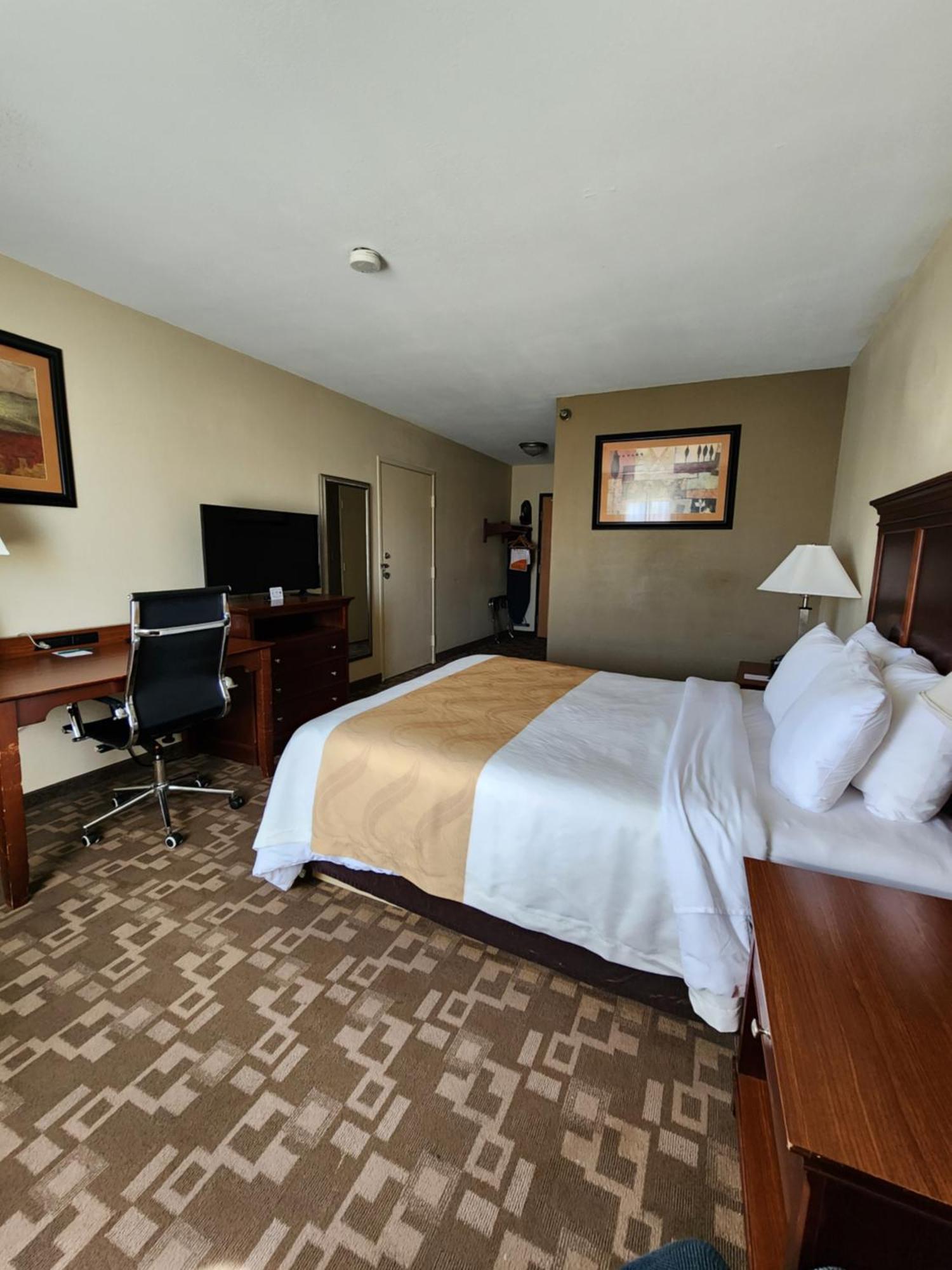 Quality Inn I-70 At Wanamaker Топика Екстериор снимка
