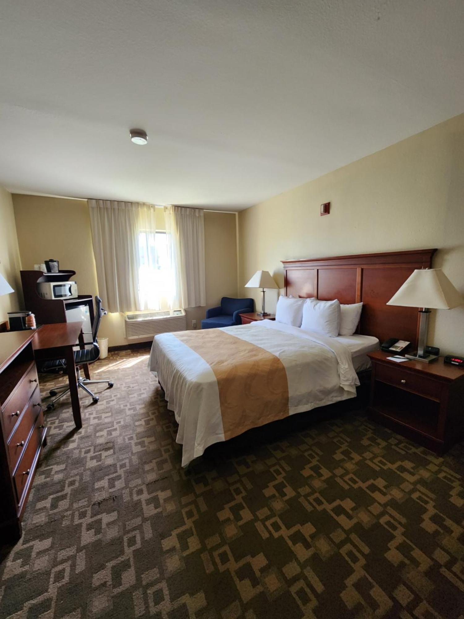 Quality Inn I-70 At Wanamaker Топика Екстериор снимка