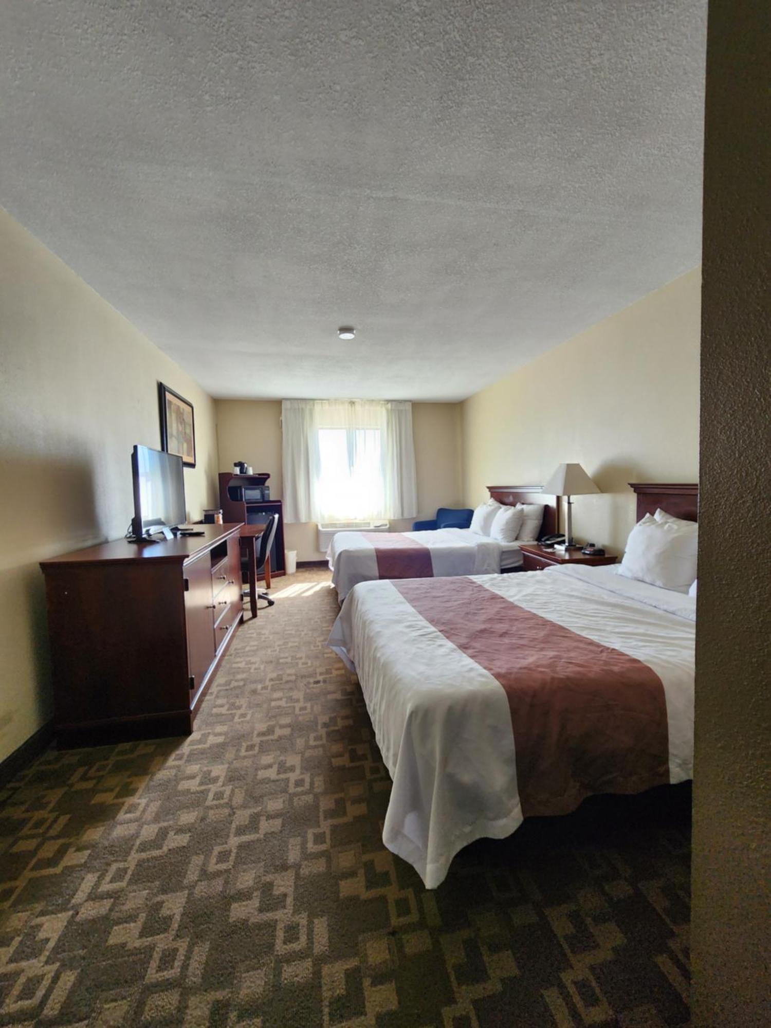 Quality Inn I-70 At Wanamaker Топика Екстериор снимка