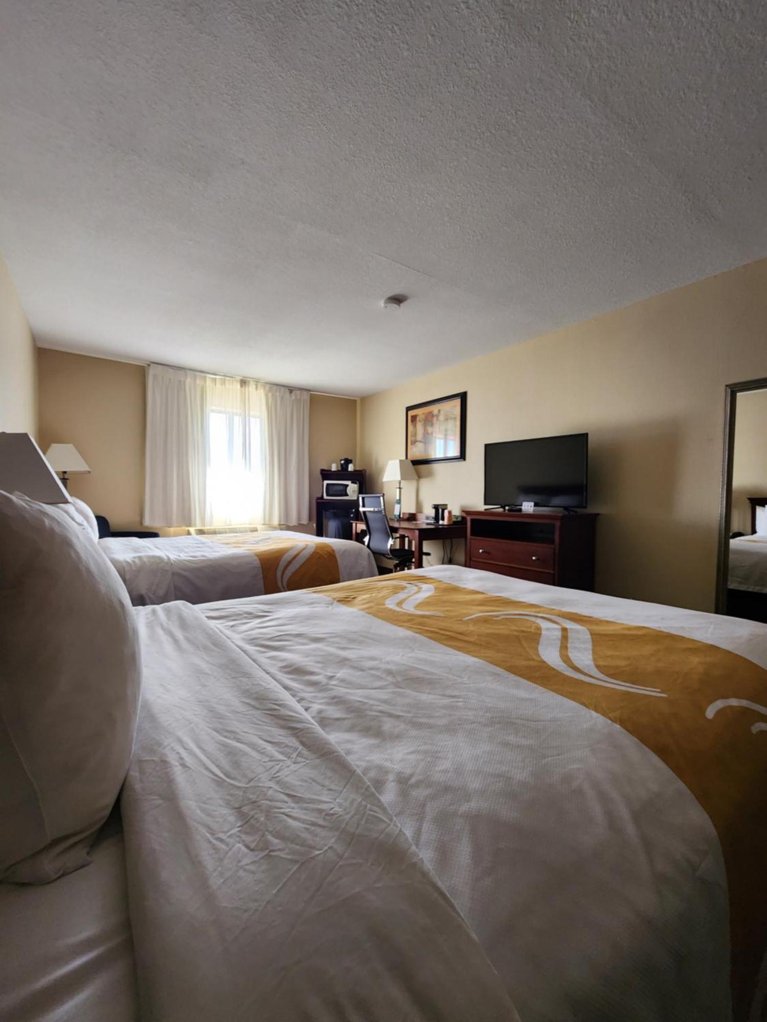 Quality Inn I-70 At Wanamaker Топика Екстериор снимка