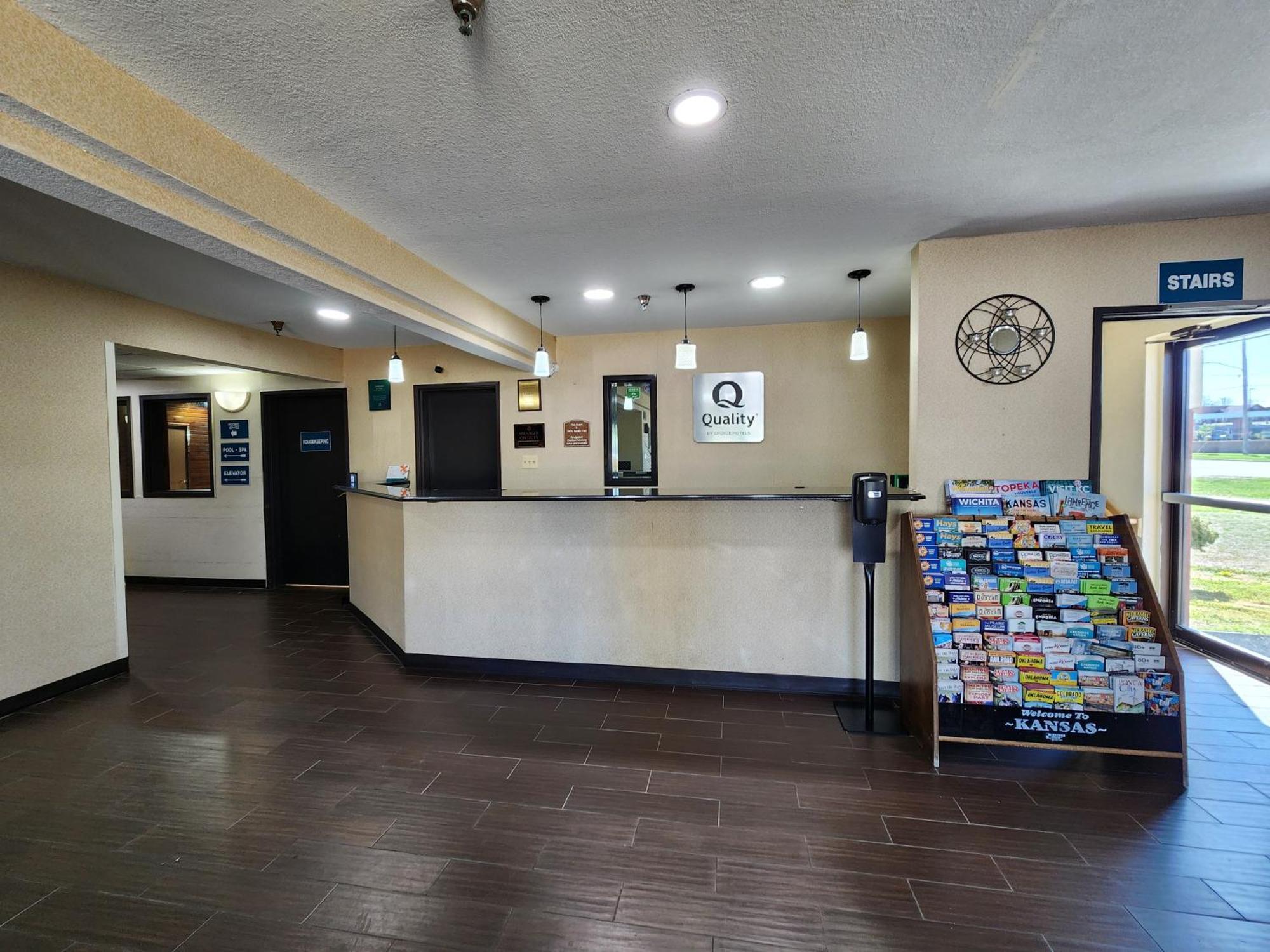 Quality Inn I-70 At Wanamaker Топика Екстериор снимка