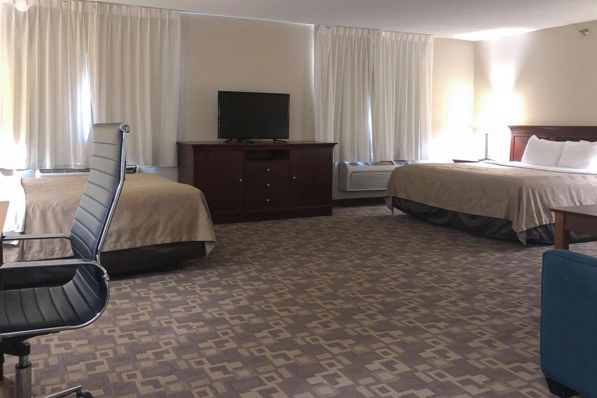Quality Inn I-70 At Wanamaker Топика Екстериор снимка