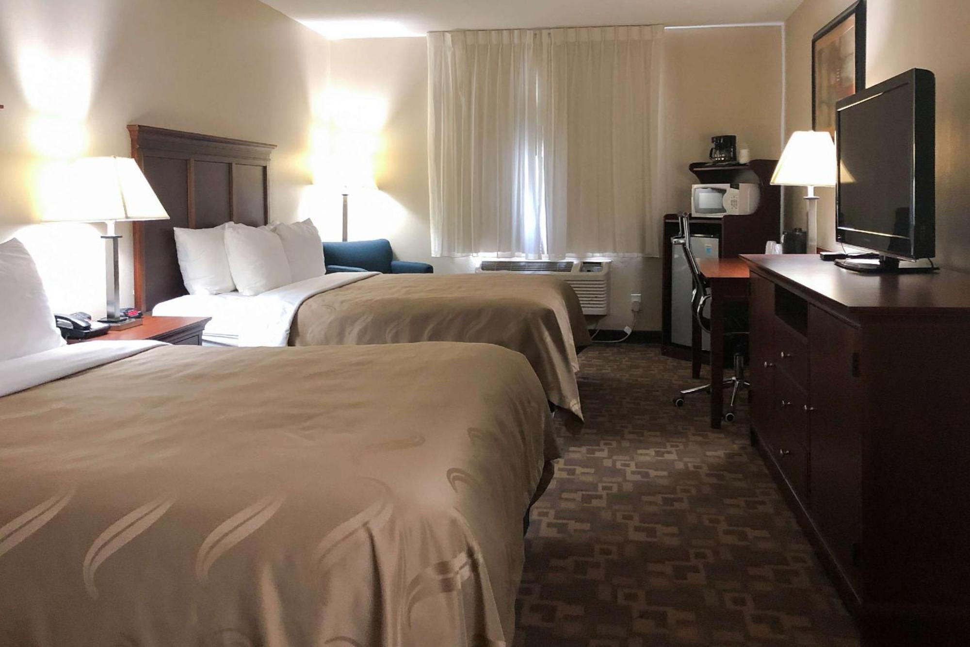 Quality Inn I-70 At Wanamaker Топика Екстериор снимка