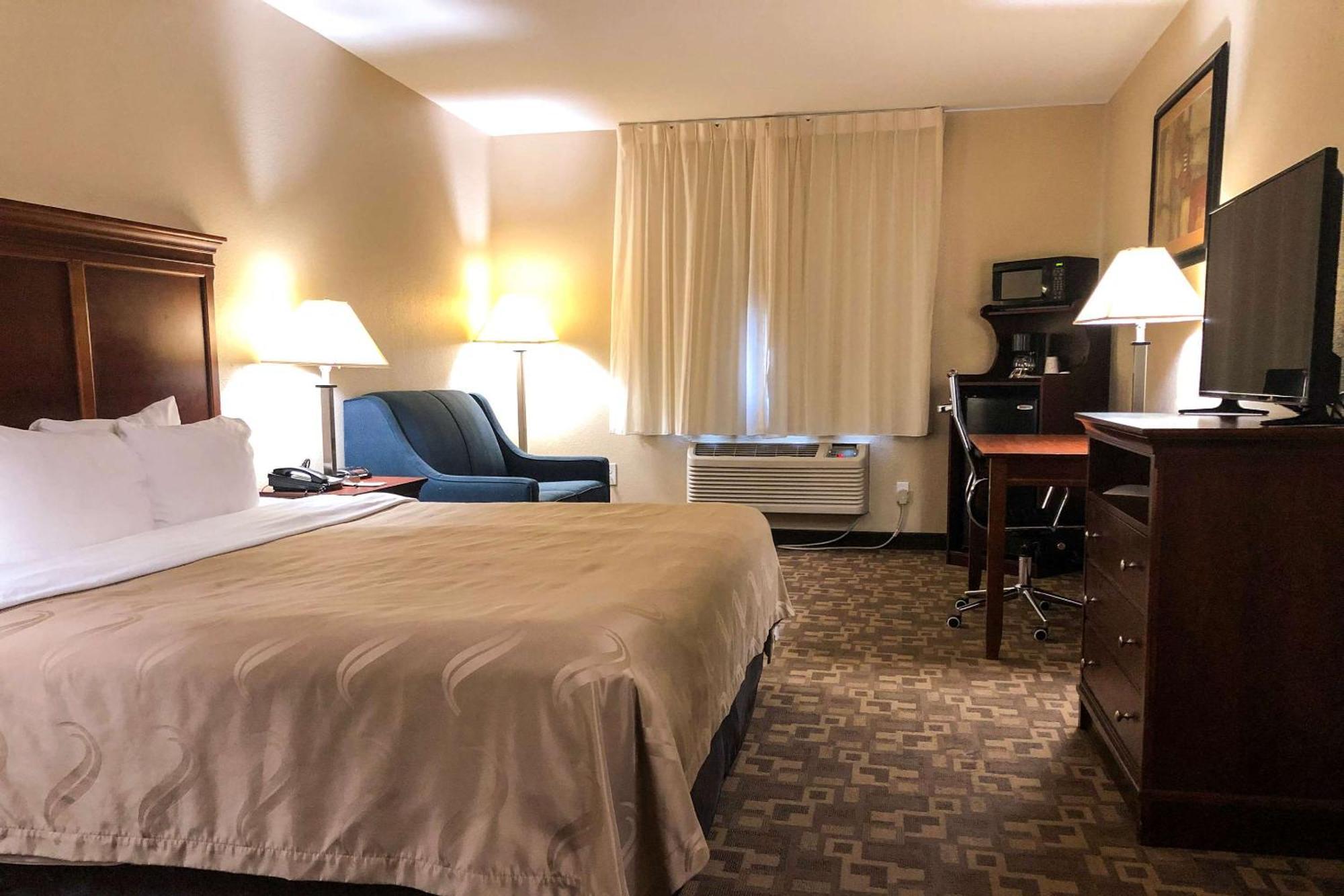 Quality Inn I-70 At Wanamaker Топика Екстериор снимка