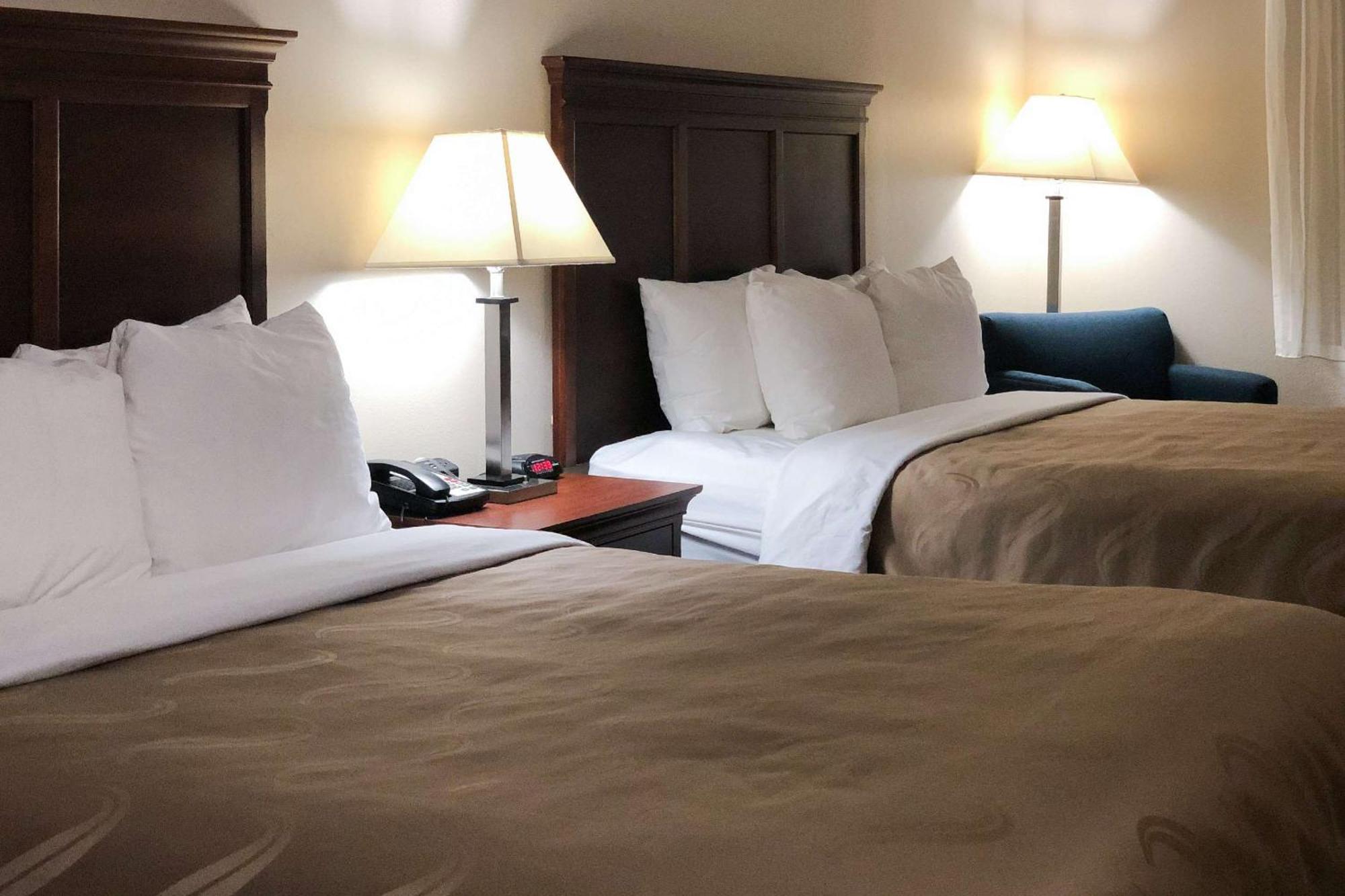Quality Inn I-70 At Wanamaker Топика Екстериор снимка