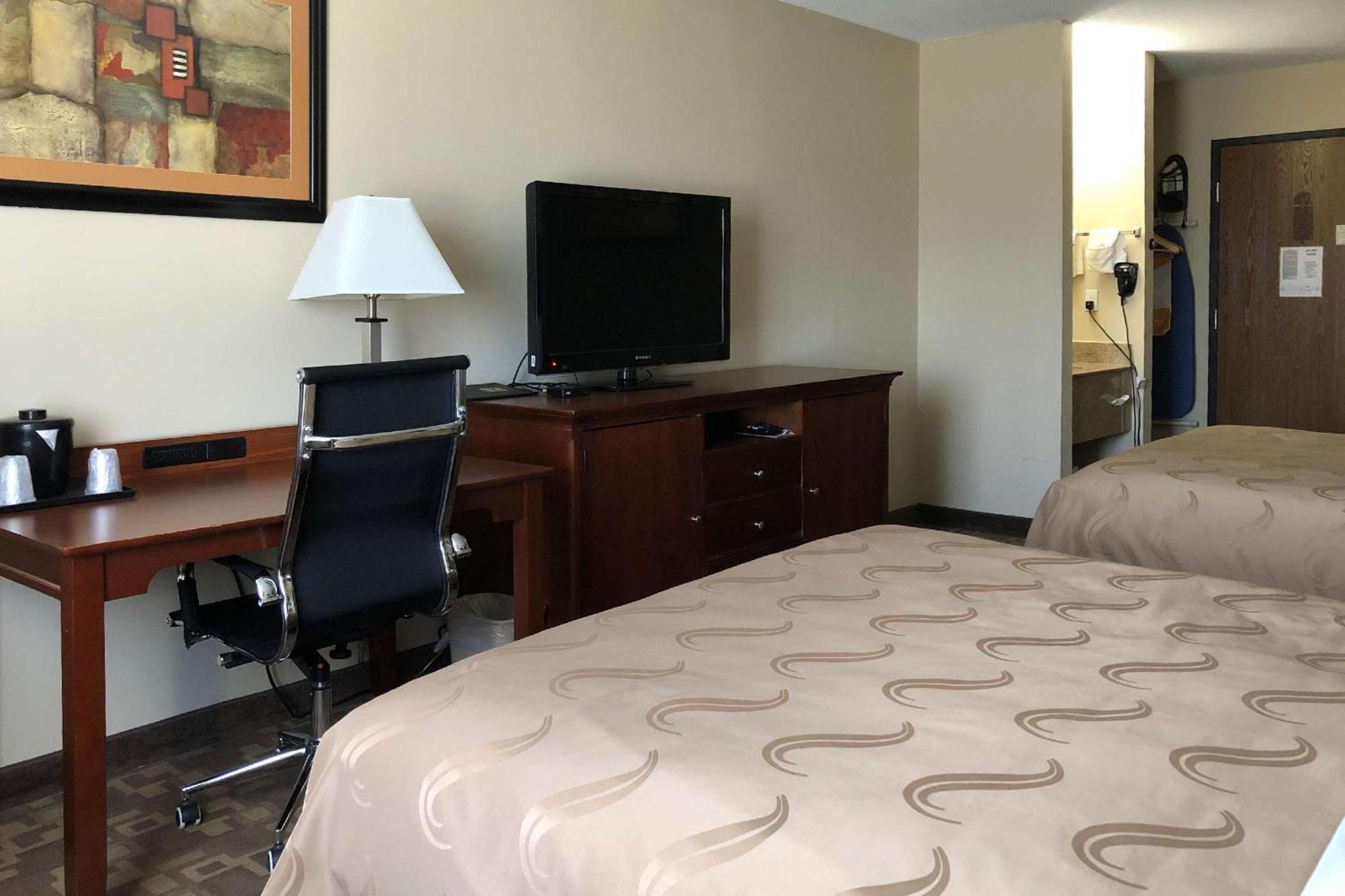 Quality Inn I-70 At Wanamaker Топика Екстериор снимка