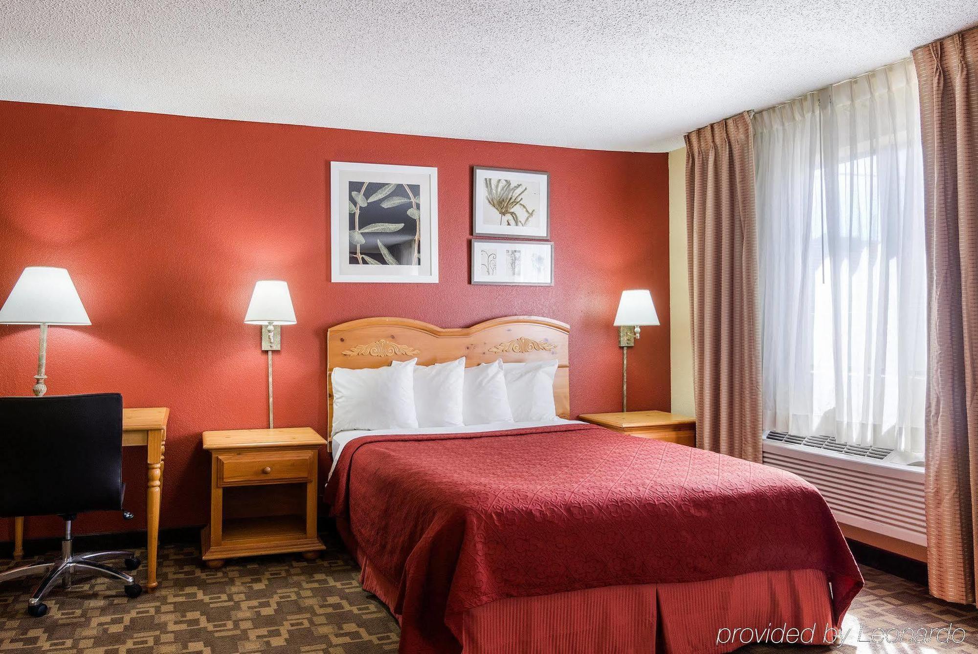 Quality Inn I-70 At Wanamaker Топика Екстериор снимка