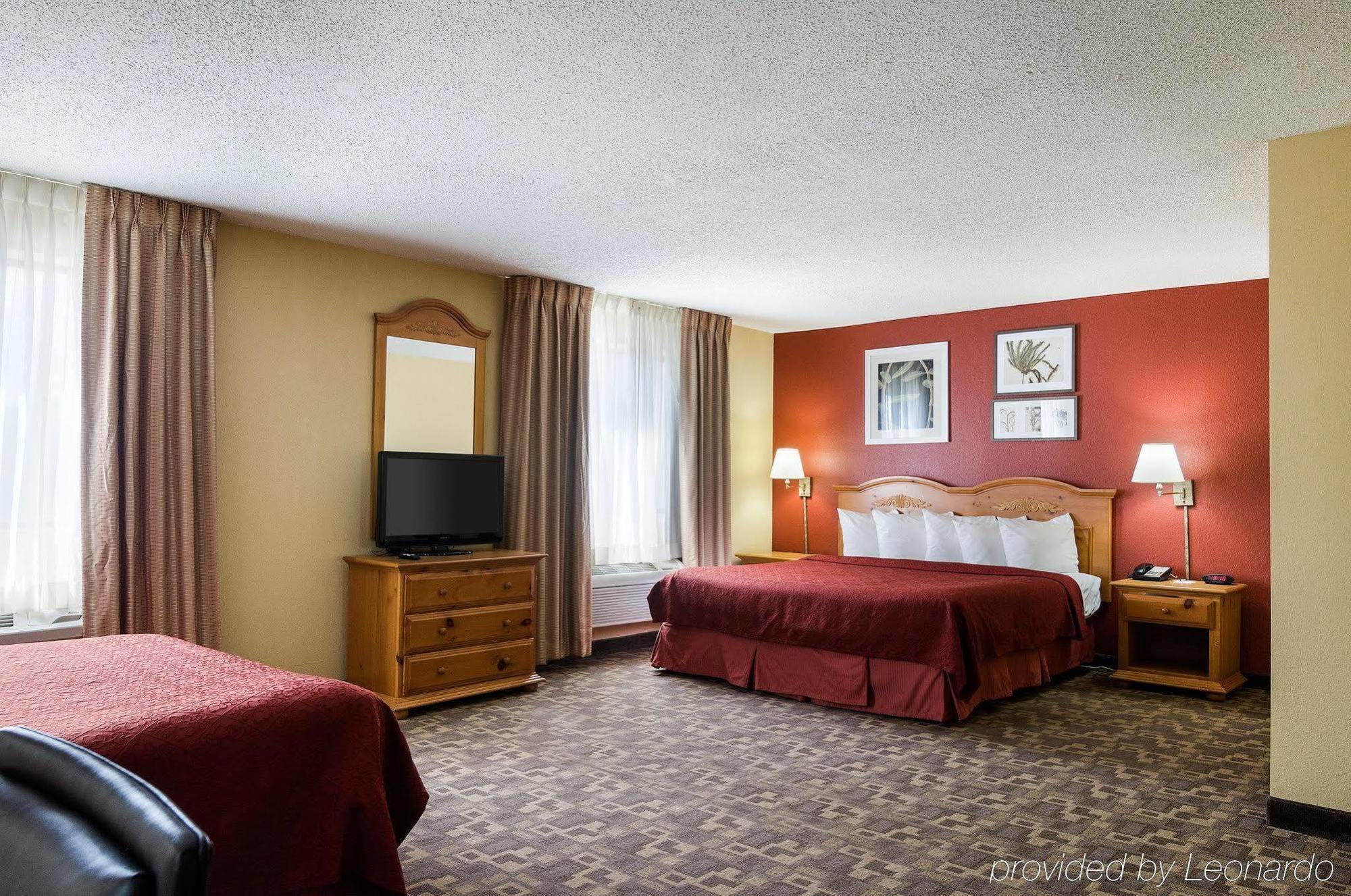 Quality Inn I-70 At Wanamaker Топика Екстериор снимка