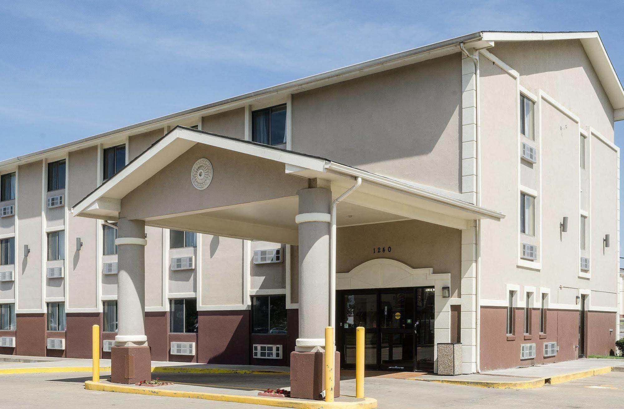 Quality Inn I-70 At Wanamaker Топика Екстериор снимка