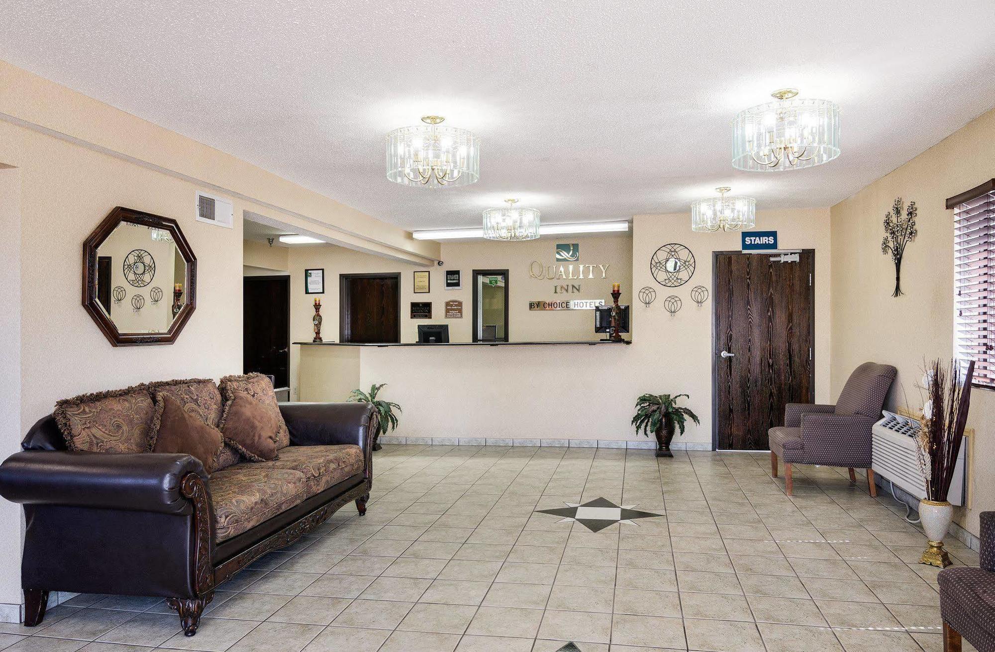 Quality Inn I-70 At Wanamaker Топика Екстериор снимка
