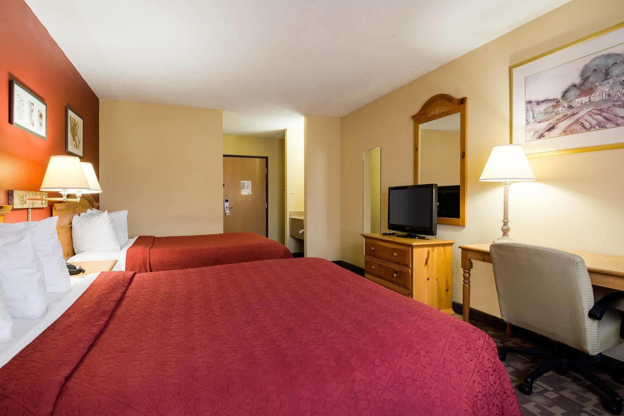 Quality Inn I-70 At Wanamaker Топика Екстериор снимка
