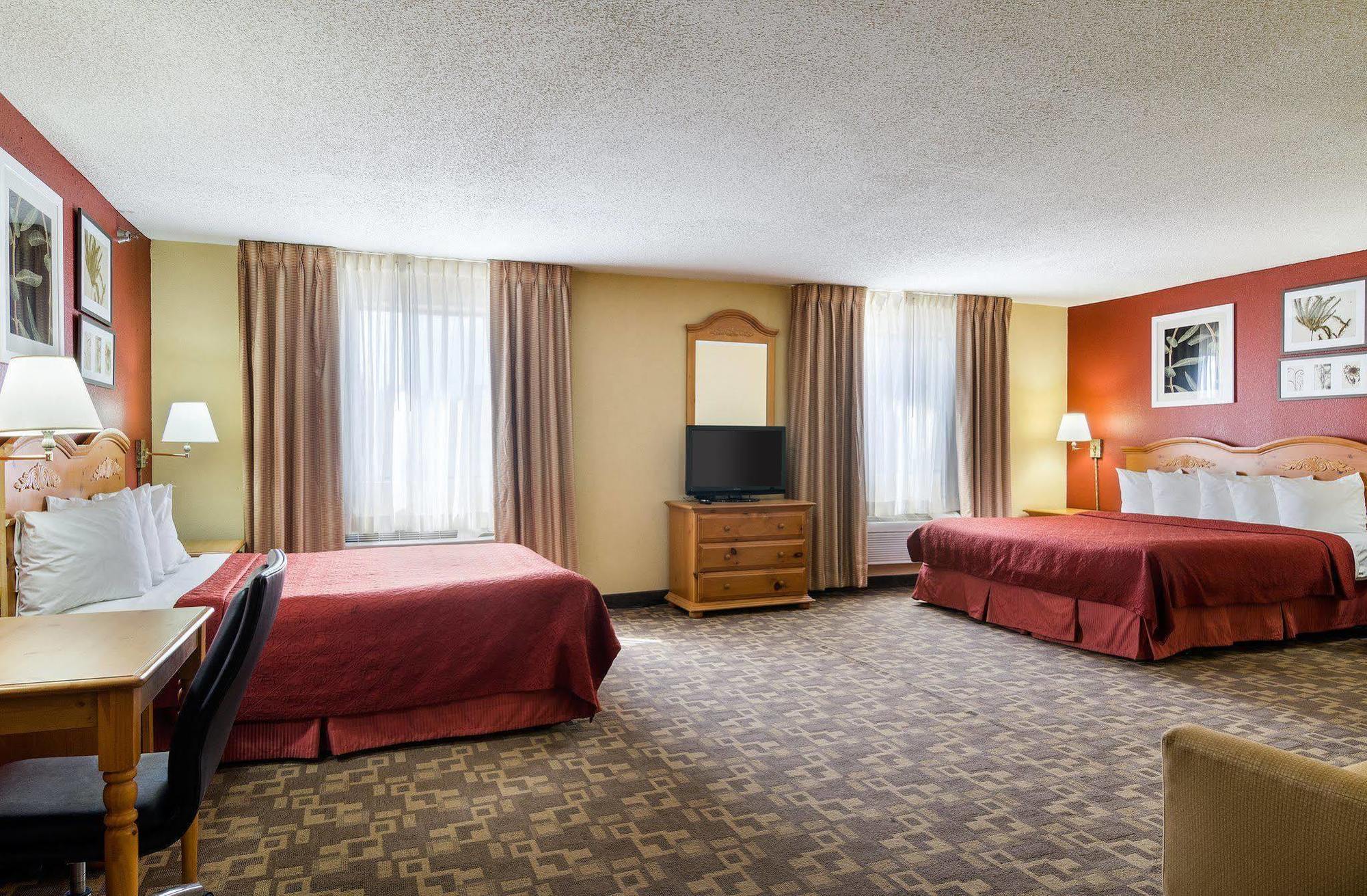 Quality Inn I-70 At Wanamaker Топика Екстериор снимка