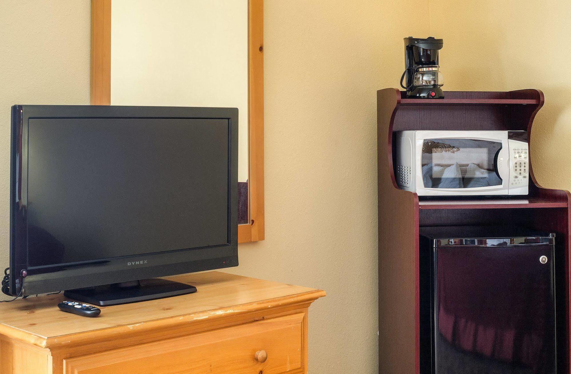 Quality Inn I-70 At Wanamaker Топика Екстериор снимка
