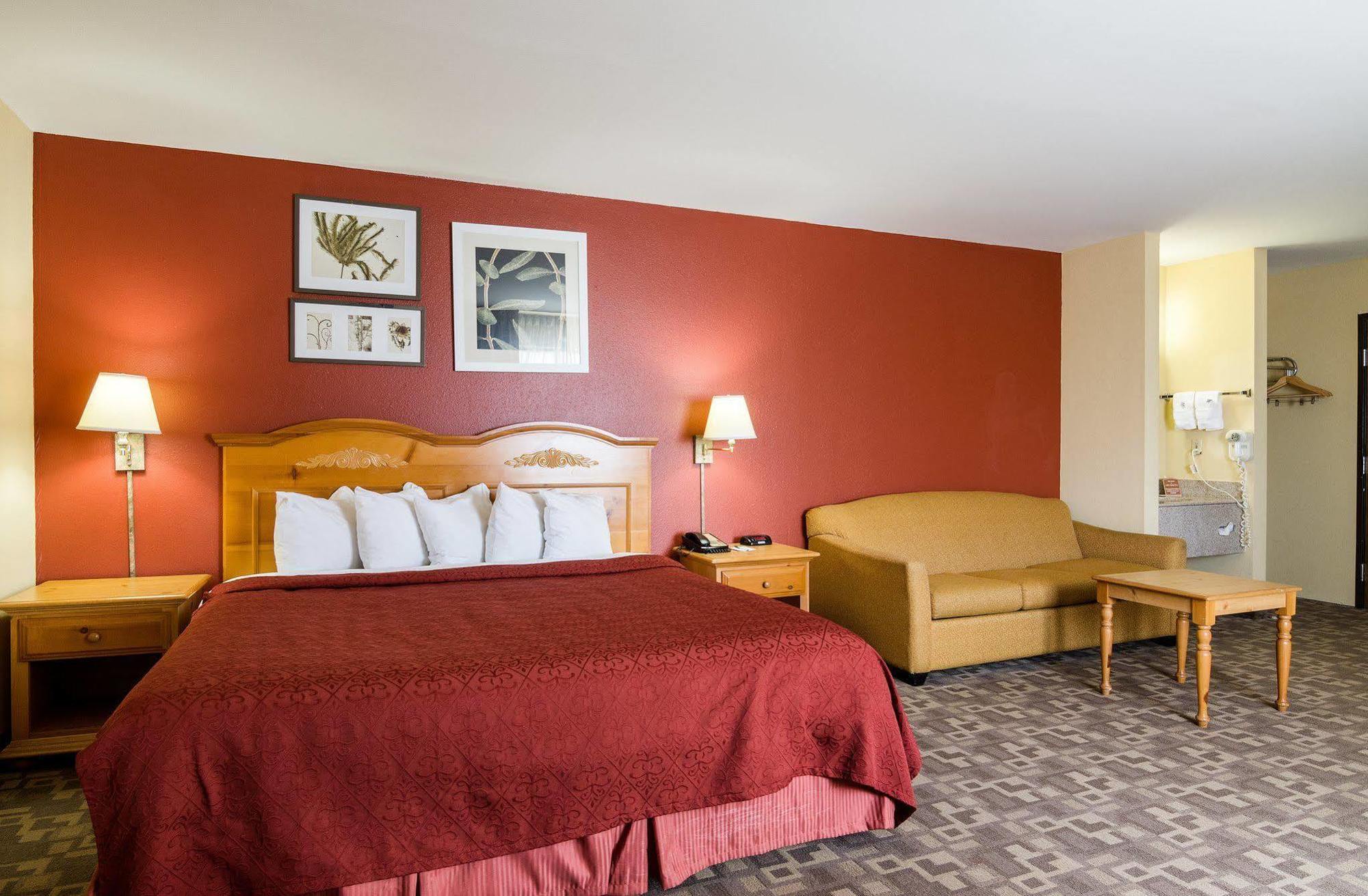 Quality Inn I-70 At Wanamaker Топика Екстериор снимка
