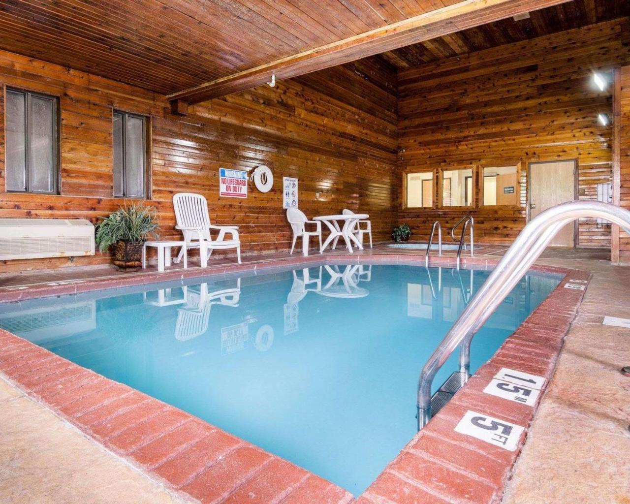 Quality Inn I-70 At Wanamaker Топика Екстериор снимка