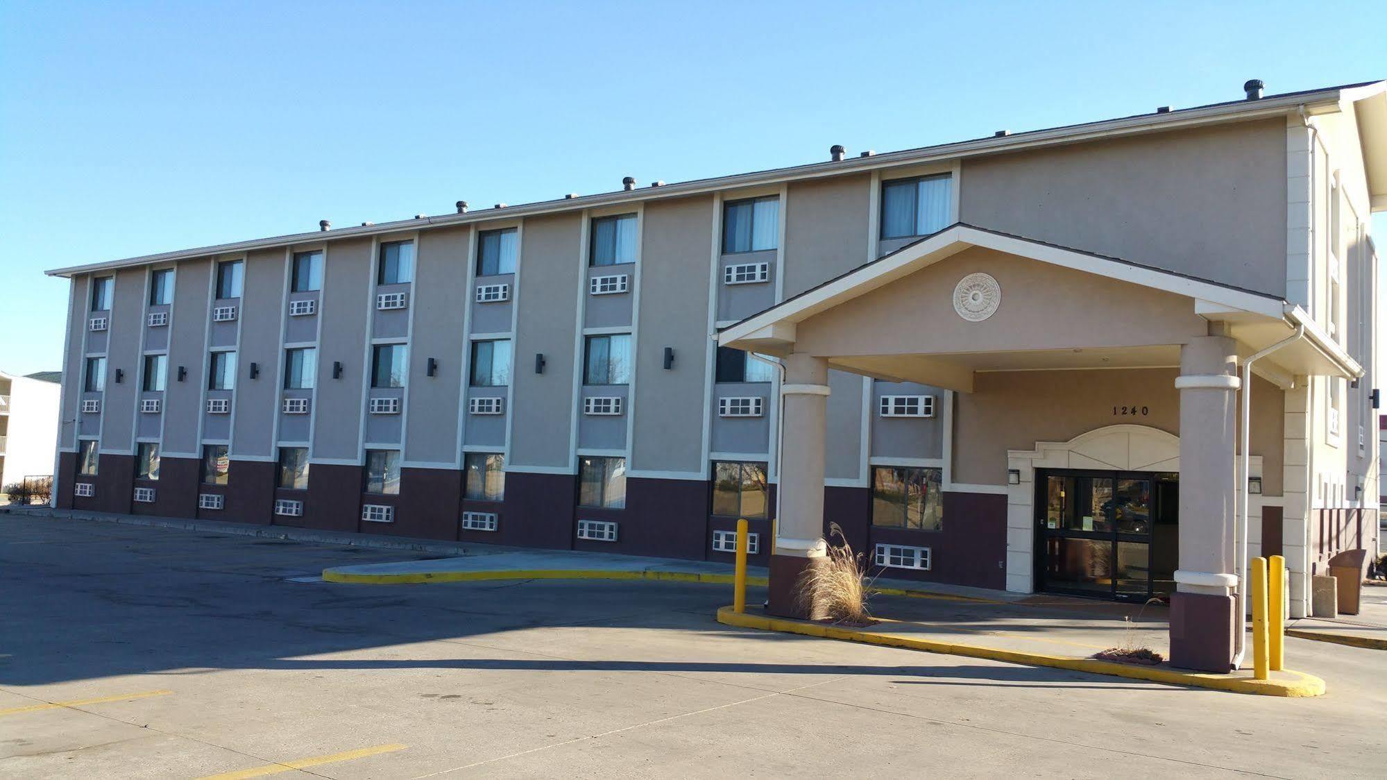 Quality Inn I-70 At Wanamaker Топика Екстериор снимка
