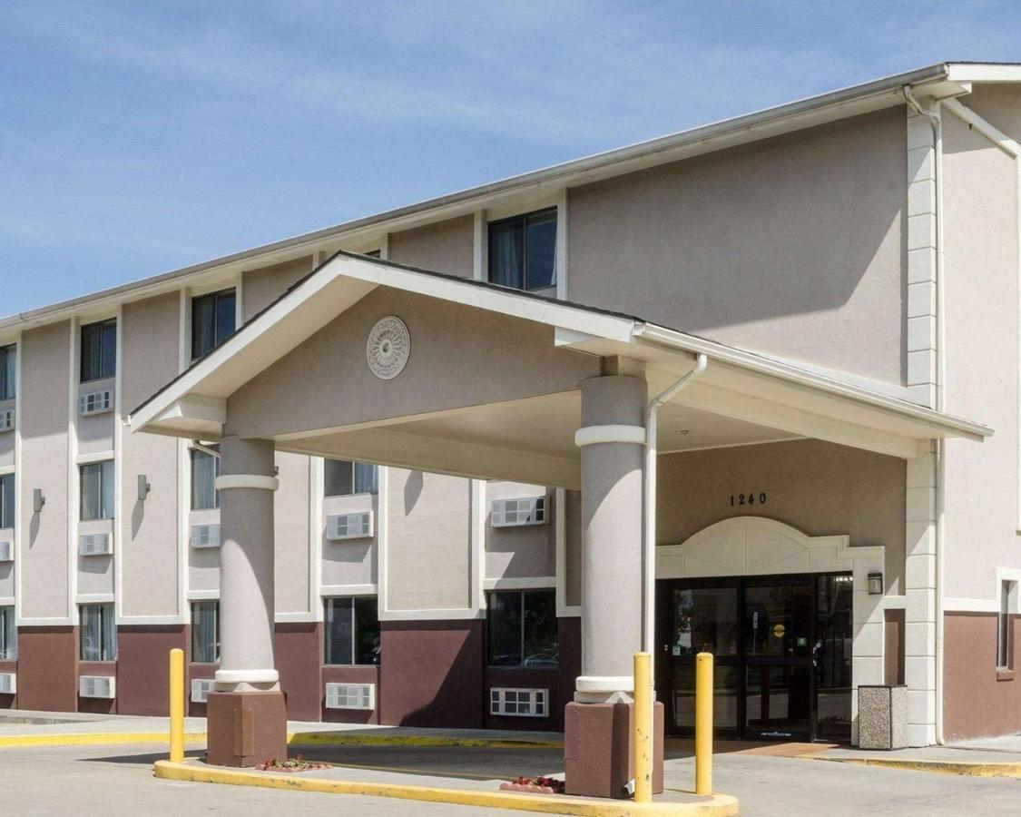 Quality Inn I-70 At Wanamaker Топика Екстериор снимка